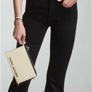❗️FINAL SALE❗️Marc Jacobs 🖤 Black & White Wristlet